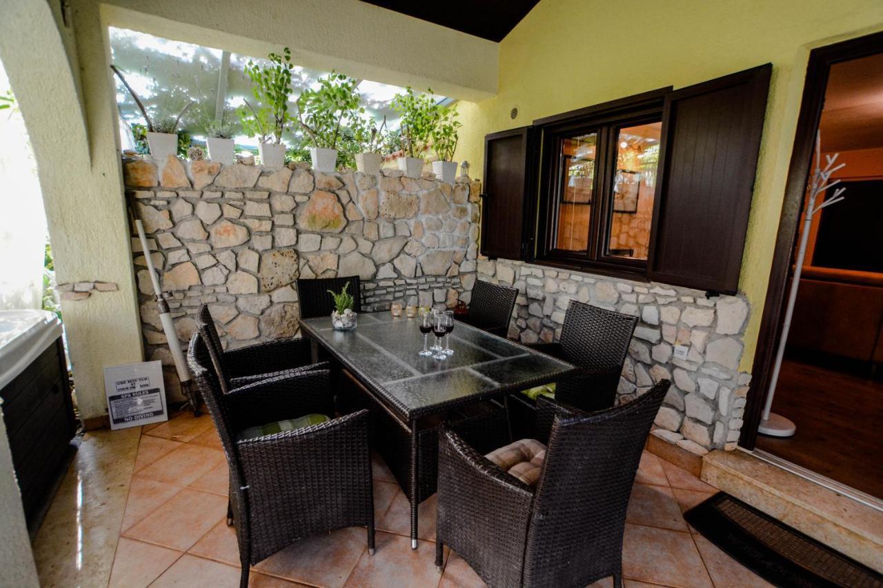 Villa Lee House à Peroj Extérieur photo